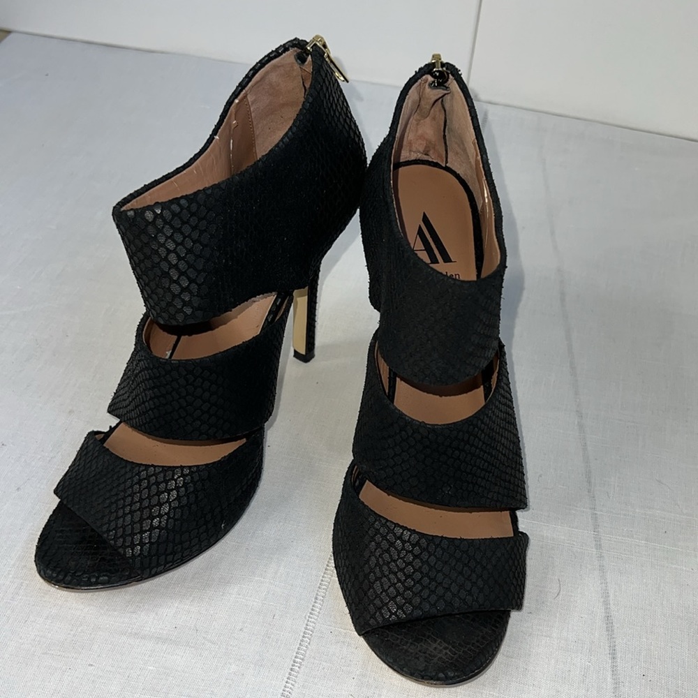 GUC Ava & Aiden Heel Sandals 9 zip back